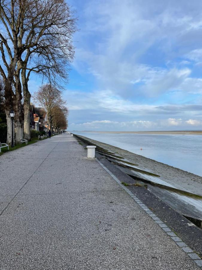 Vila Cap Sur Saint-Val Exteriér fotografie